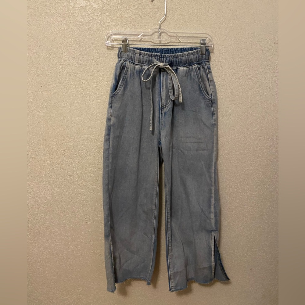 Wide leg drawstring jeans.